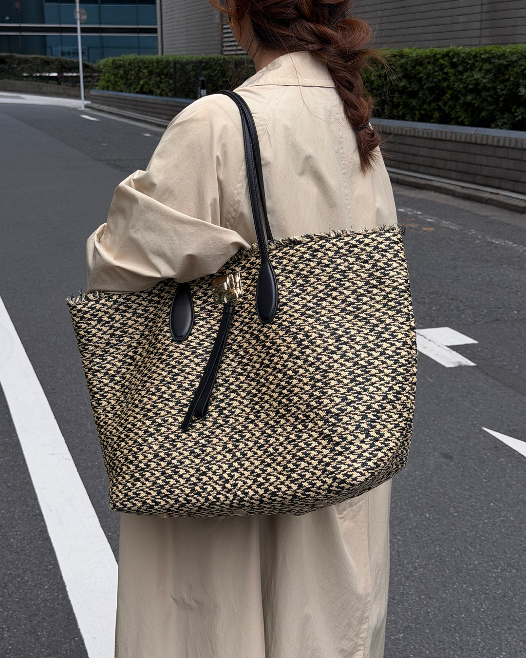 Ferragamo Special Show Raffia Tote Bag 👒｜Runway-Style Raffia Weave × Comes with Pouch × Chic Spring-Summer Mood