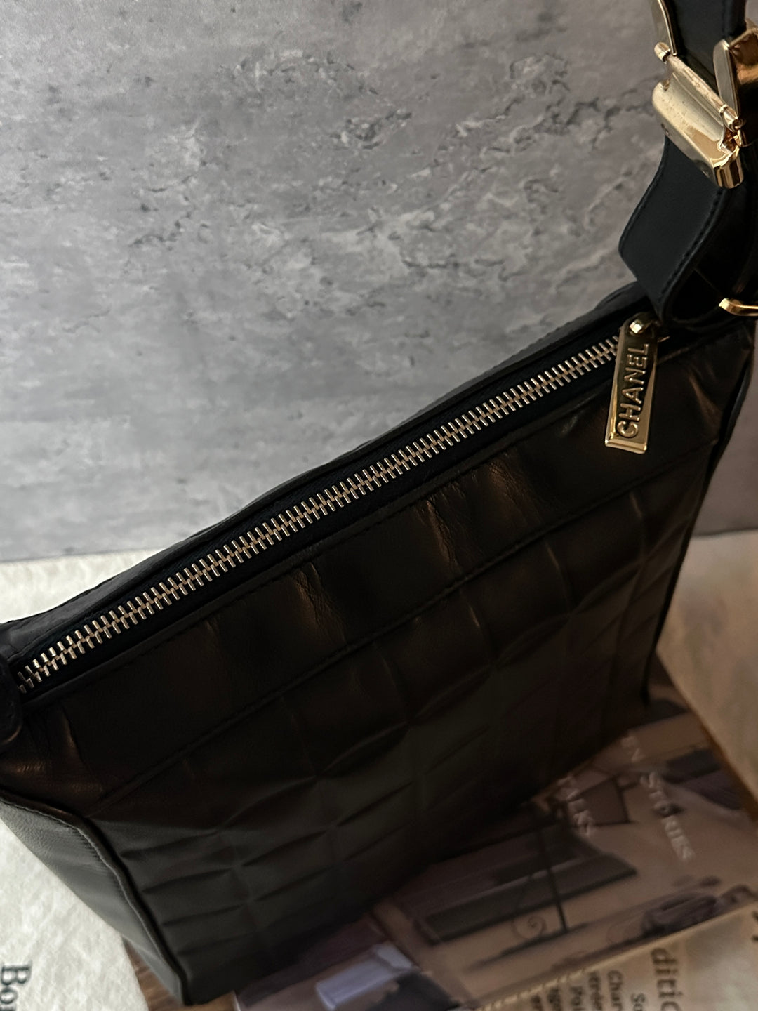 CHANEL Chocolate Bar Small Hobo Bag 🖤✨｜Quilted Leather × Oversized CC Logo × Compact Silhouette