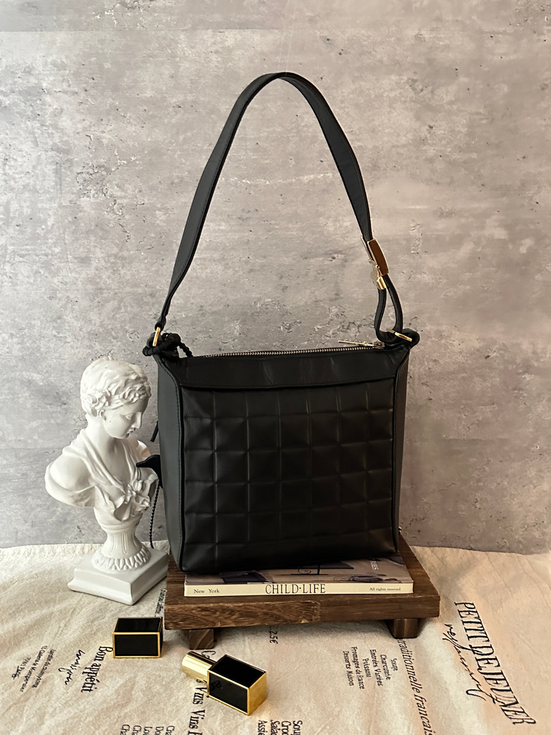 CHANEL Chocolate Bar Small Hobo Bag 🖤✨｜Quilted Leather × Oversized CC Logo × Compact Silhouette