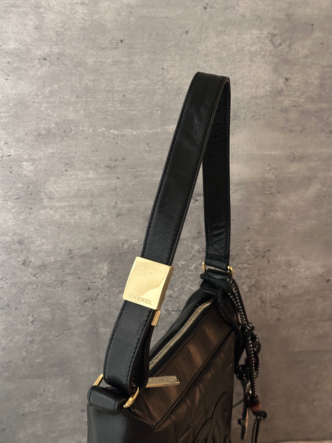 CHANEL Chocolate Bar Small Hobo Bag 🖤✨｜Quilted Leather × Oversized CC Logo × Compact Silhouette