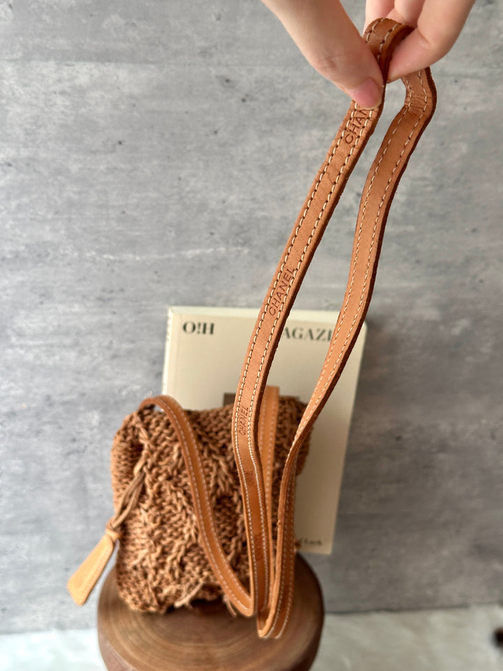 CHANEL Leather Woven Shoulder Bag 🤎🧺｜Intricate Leather Weave × Caramel Brown × Crossbody Carry