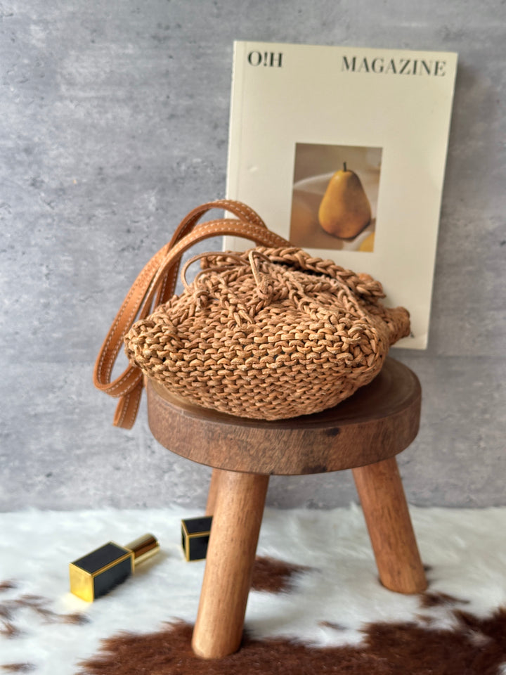 CHANEL Leather Woven Shoulder Bag 🤎🧺｜Intricate Leather Weave × Caramel Brown × Crossbody Carry