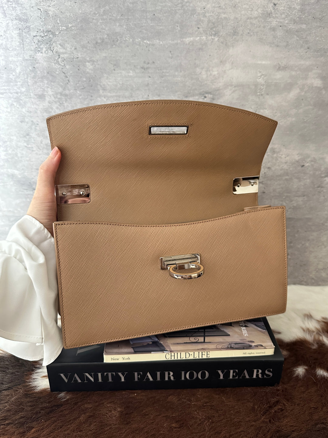 Ferragamo East West 小法棍 🤎with original strap Small size✨