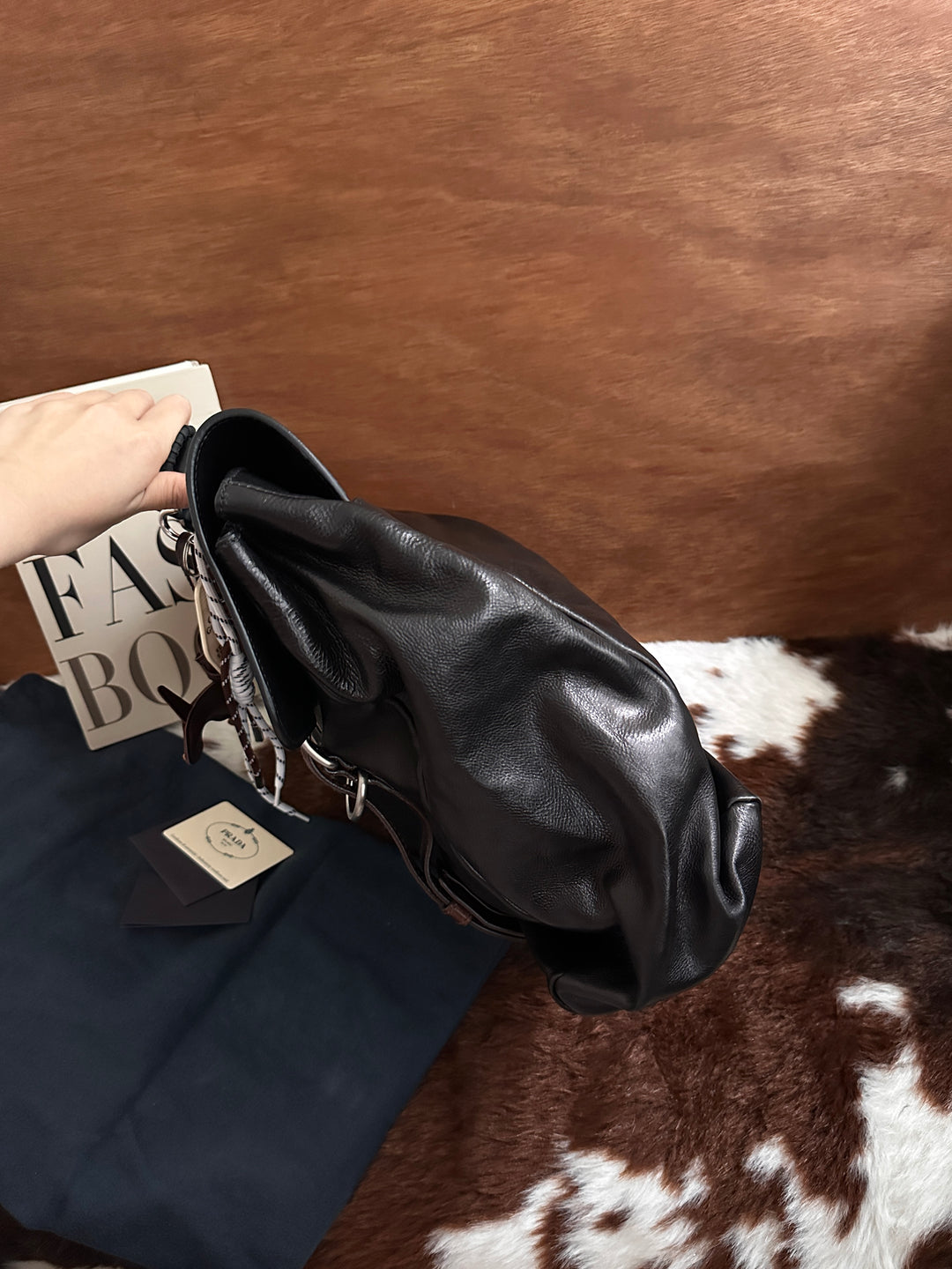 PRADA Leather Messenger Bag 🖤🤎｜Two-Tone Leather × Vintage Satchel Design × Spacious Capacity