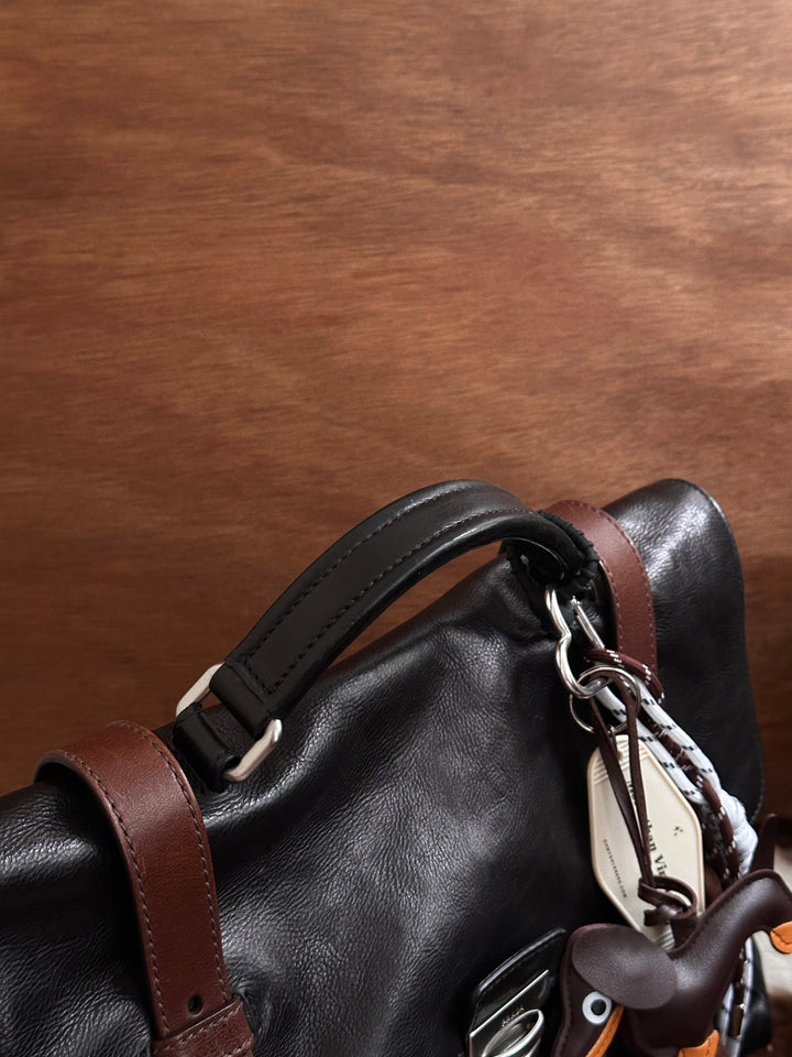 PRADA Leather Messenger Bag 🖤🤎｜Two-Tone Leather × Vintage Satchel Design × Spacious Capacity