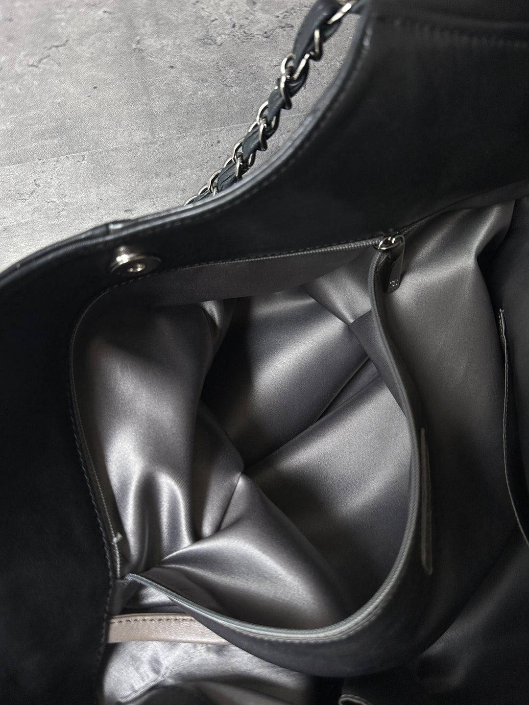 CHANEL Patchwork Leather Tote Bag 🖤✨｜Mixed Leather Textures × Oversized CC Logo × Spacious Capacity