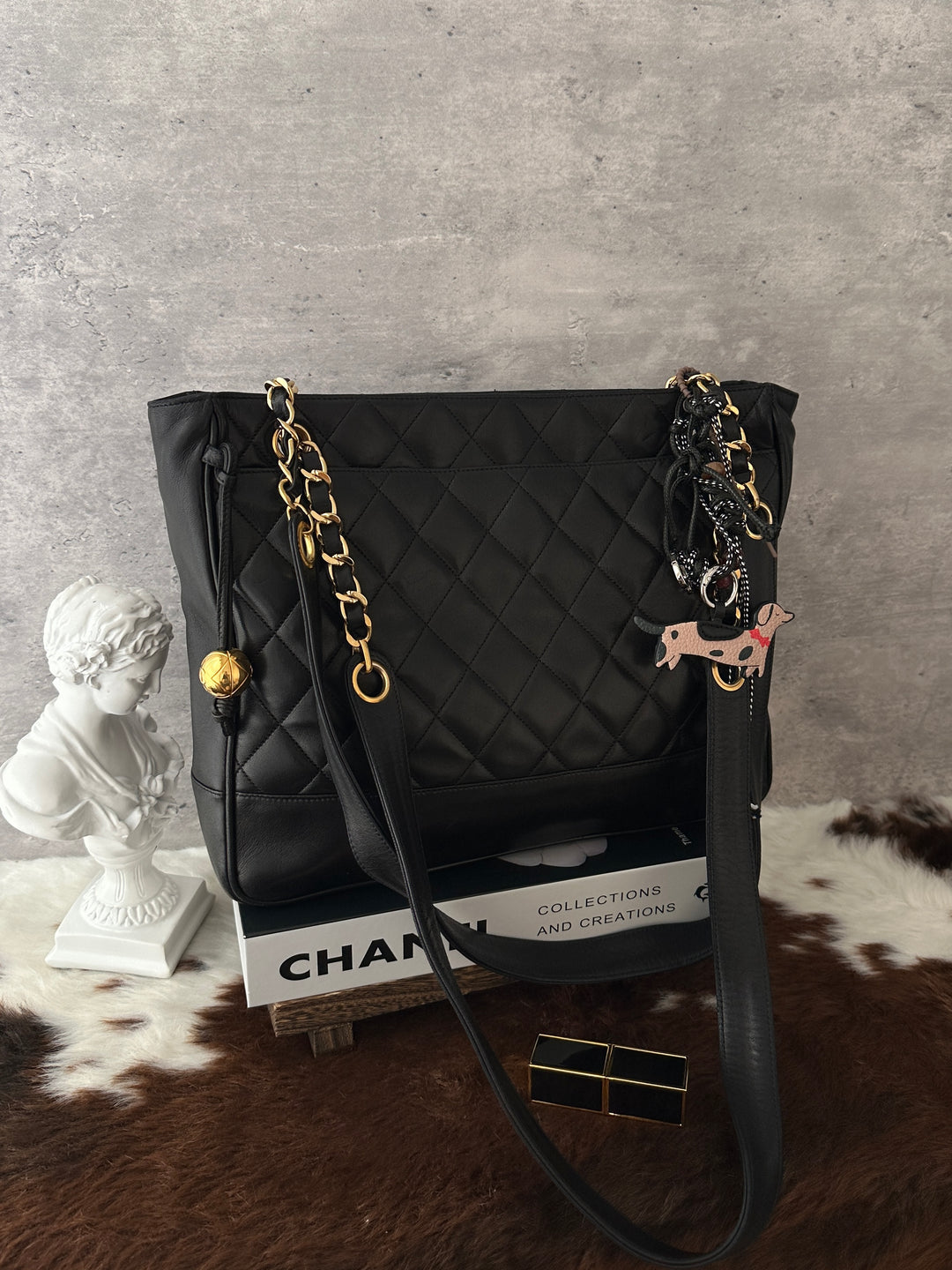 CHANEL Gold Ball Chain Shoulder Bag 🖤｜Quilted Leather｜Laptop Friendly｜Gold-Tone Details