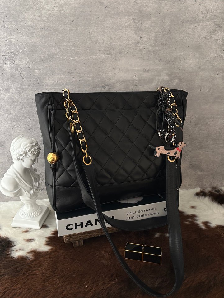 CHANEL Gold Ball Chain Shoulder Bag 🖤｜Quilted Leather｜Laptop Friendly｜Gold-Tone Details