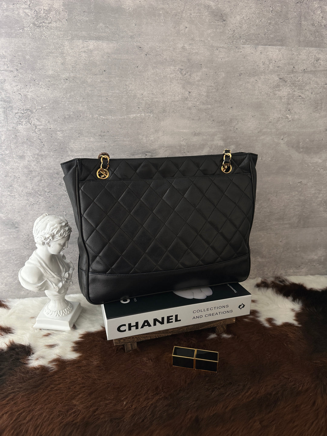 CHANEL Gold Ball Chain Shoulder Bag 🖤｜Quilted Leather｜Laptop Friendly｜Gold-Tone Details