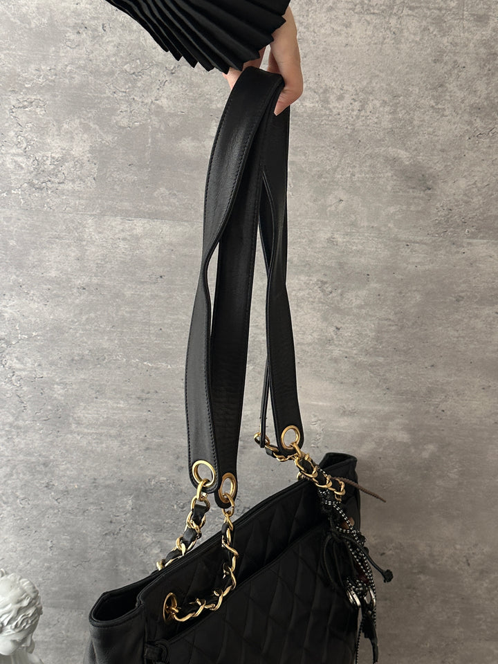 CHANEL Gold Ball Chain Shoulder Bag 🖤｜Quilted Leather｜Laptop Friendly｜Gold-Tone Details