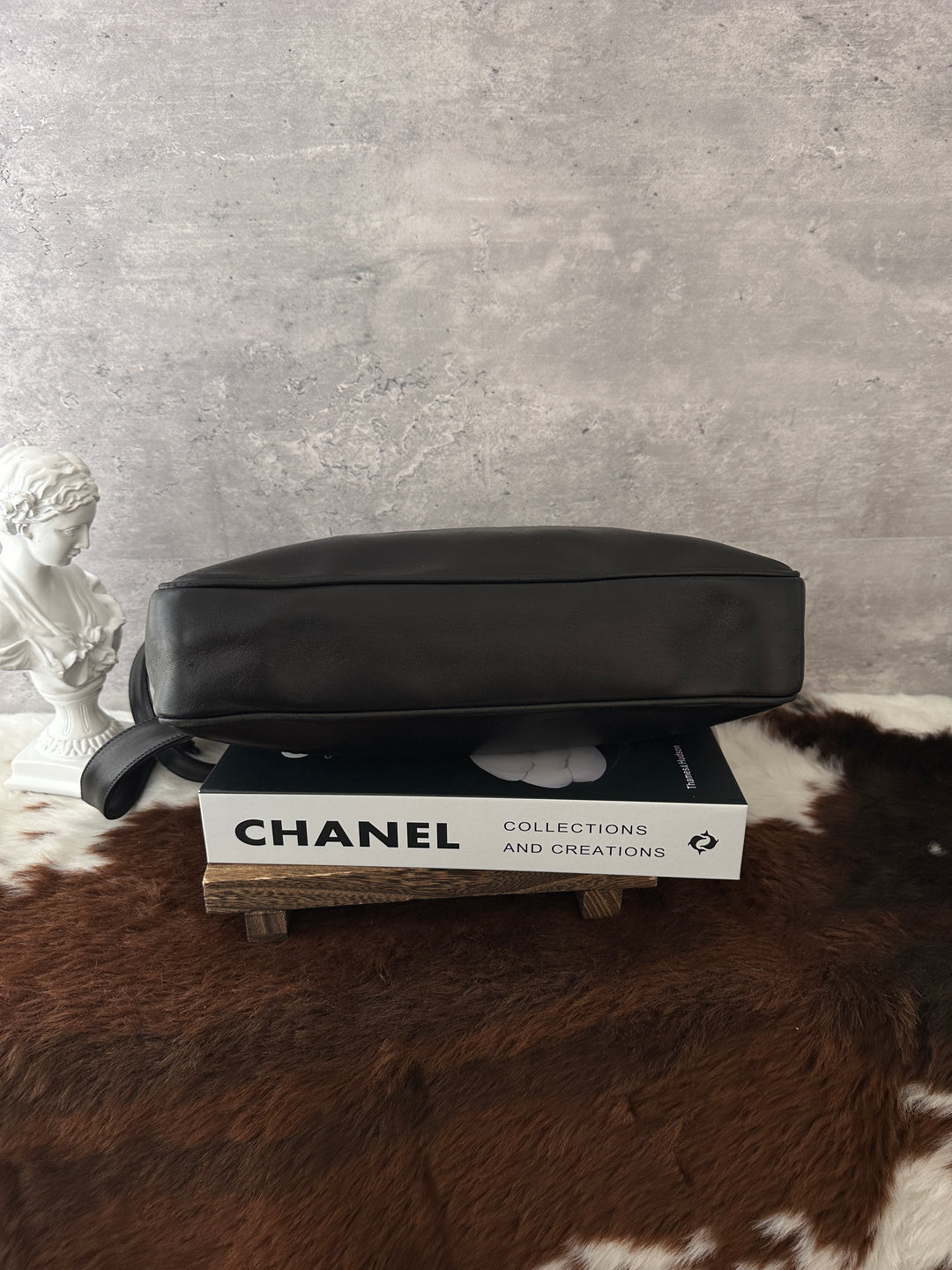 CHANEL Gold Ball Chain Shoulder Bag 🖤｜Quilted Leather｜Laptop Friendly｜Gold-Tone Details