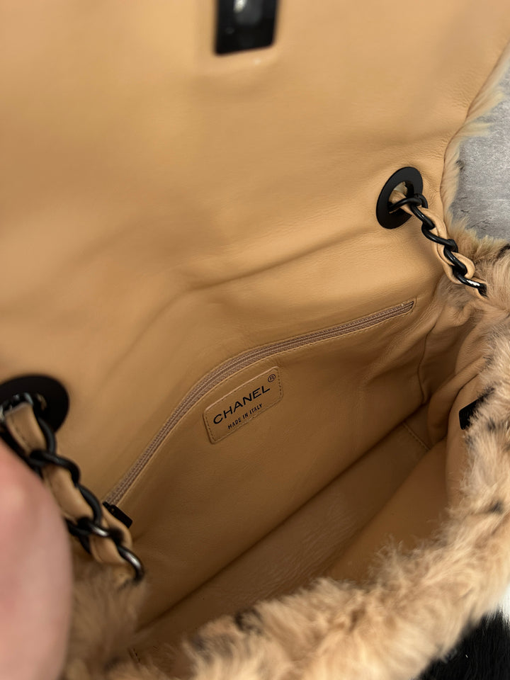CHANEL 🐰 Fur Quilted Chain Bag｜Plush Winter Texture × Rare Collectible Design × Soft Neutral Tone