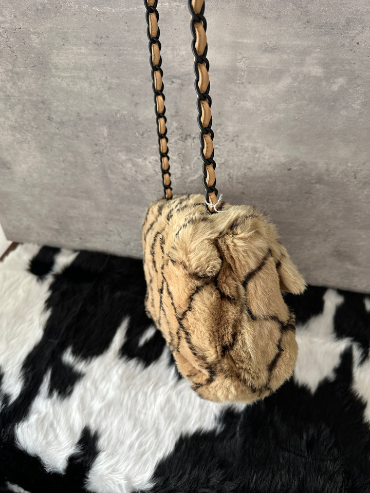 CHANEL 🐰 Fur Quilted Chain Bag｜Plush Winter Texture × Rare Collectible Design × Soft Neutral Tone