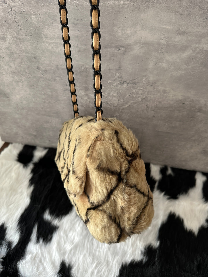 CHANEL 🐰 Fur Quilted Chain Bag｜Plush Winter Texture × Rare Collectible Design × Soft Neutral Tone