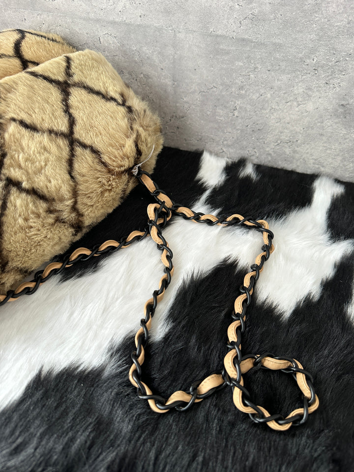 CHANEL 🐰 Fur Quilted Chain Bag｜Plush Winter Texture × Rare Collectible Design × Soft Neutral Tone
