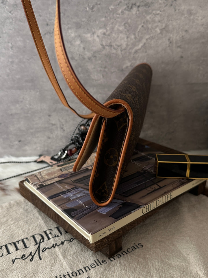 Louis Vuitton Monogram Baguette Crossbody Bag 🥖｜Classic Monogram｜Suede Interior｜Underarm Ready