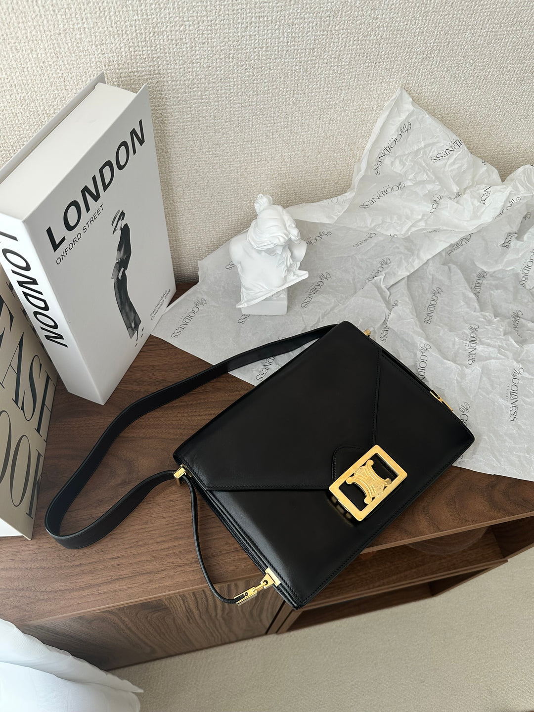 CELINE Large Triomphe Buckle Envelope Bag（Black × Gold）｜Vintage Prestige 🖤✨