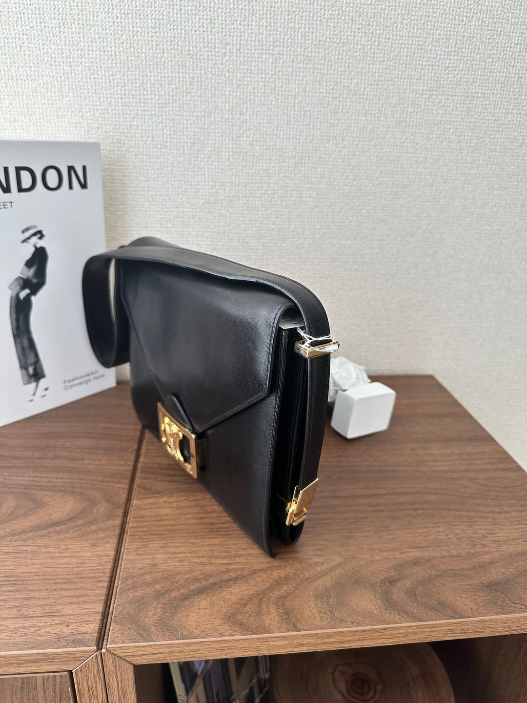 CELINE Large Triomphe Buckle Envelope Bag（Black × Gold）｜Vintage Prestige 🖤✨