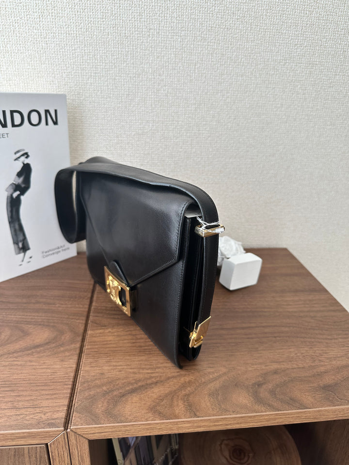 CELINE Large Triomphe Buckle Envelope Bag（Black × Gold）｜Vintage Prestige 🖤✨