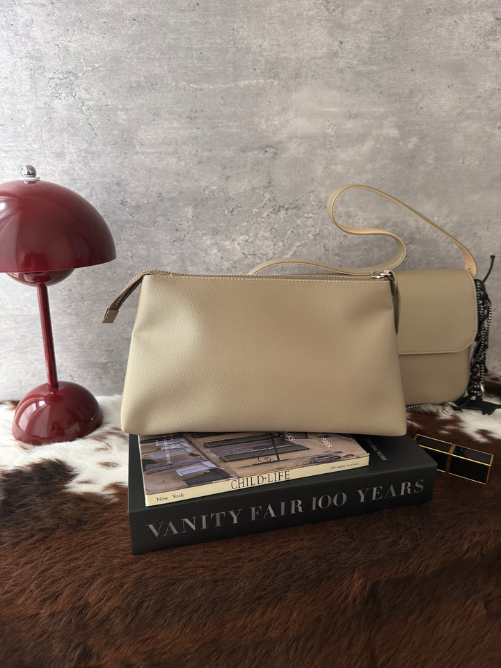 Givenchy Mini Baguette Shoulder Bag 🤎｜4G Logo｜Red Suede Interior｜Mini Pouch
