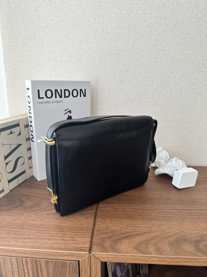 CELINE Large Triomphe Buckle Envelope Bag（Black × Gold）｜Vintage Prestige 🖤✨