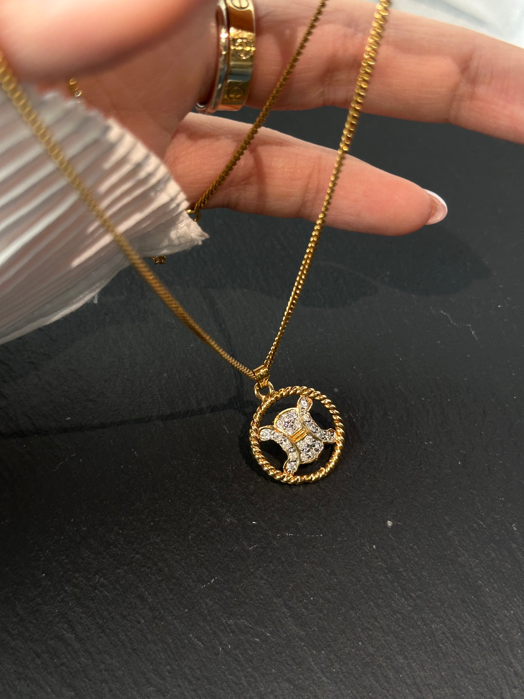 CELINE Triomphe Crystal Medallion Necklace（Gold）｜Iconic Heritage ✨🤍