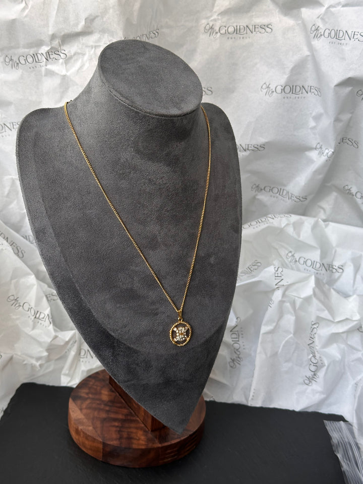 CELINE Triomphe Crystal Medallion Necklace（Gold）｜Iconic Heritage ✨🤍