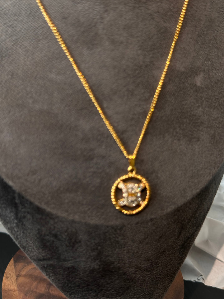 CELINE Triomphe Crystal Medallion Necklace（Gold）｜Iconic Heritage ✨🤍