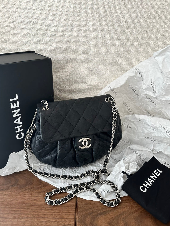 CHANEL Quilted Black “Ingot” Flap Bag（Medium Size / Silver Hardware）｜Rare Versatile Beauty 🖤✨