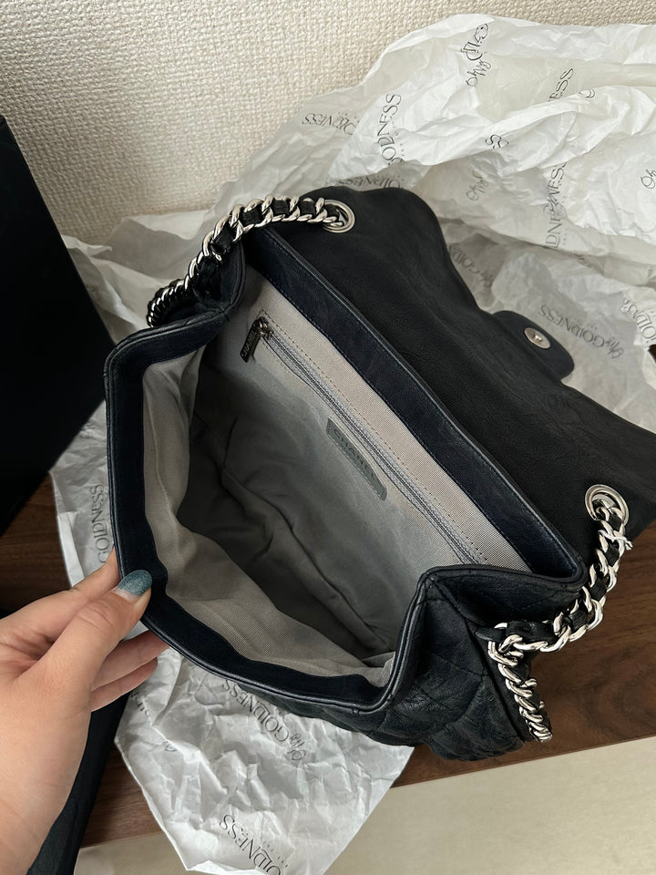CHANEL Quilted Black “Ingot” Flap Bag（Medium Size / Silver Hardware）｜Rare Versatile Beauty 🖤✨