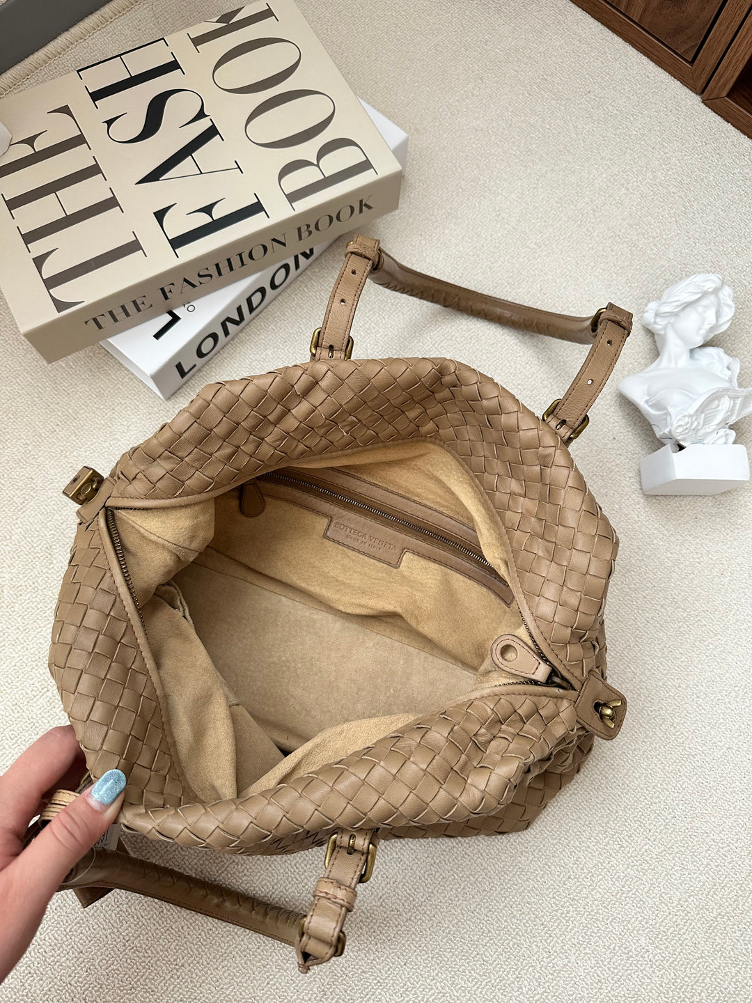 BOTTEGA VENETA Intrecciato Hobo Bag（Latte Beige）｜Classic Craftsmanship 🤎