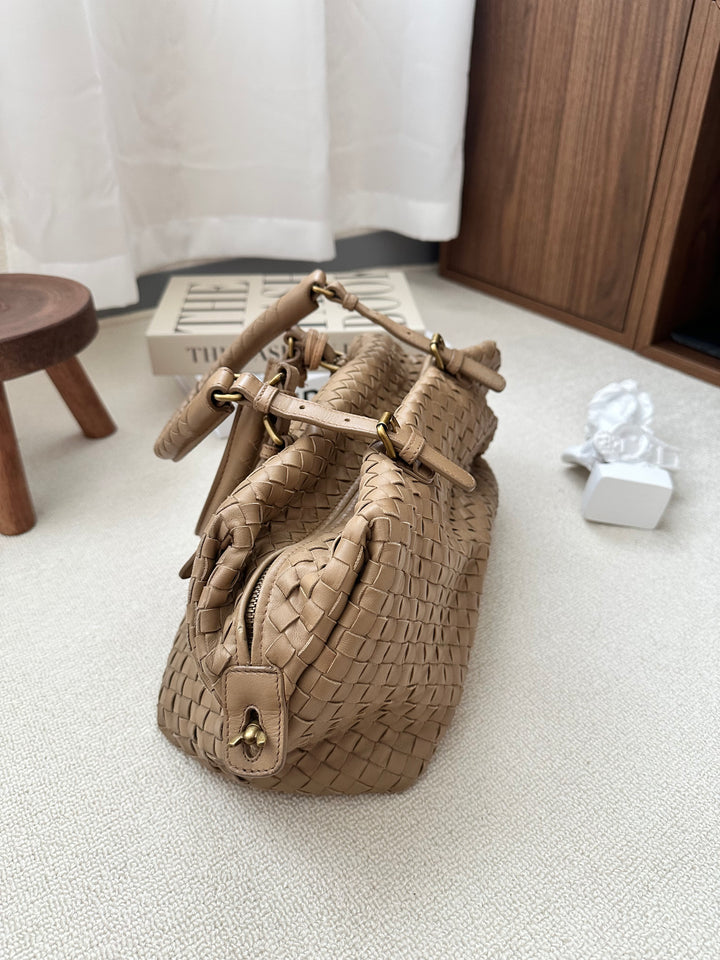 BOTTEGA VENETA Intrecciato Hobo Bag（Latte Beige）｜Classic Craftsmanship 🤎