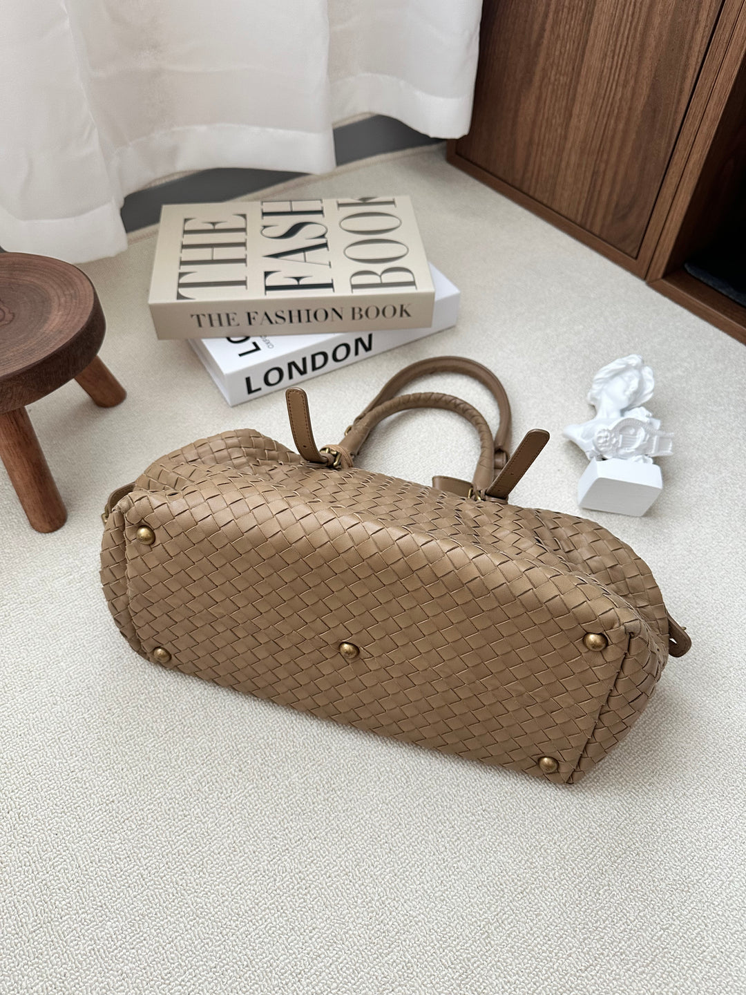BOTTEGA VENETA Intrecciato Hobo Bag（Latte Beige）｜Classic Craftsmanship 🤎