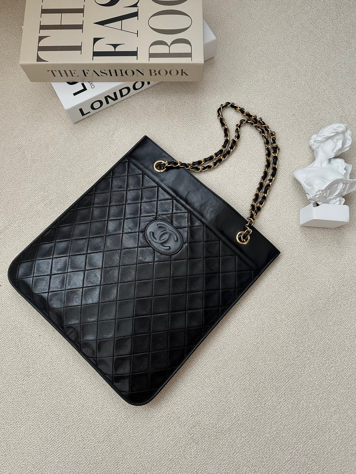 CHANEL Vintage Chain Tote Bag（Black Lambskin × Gold Hardware）｜Effortless Elegance 🖤✨