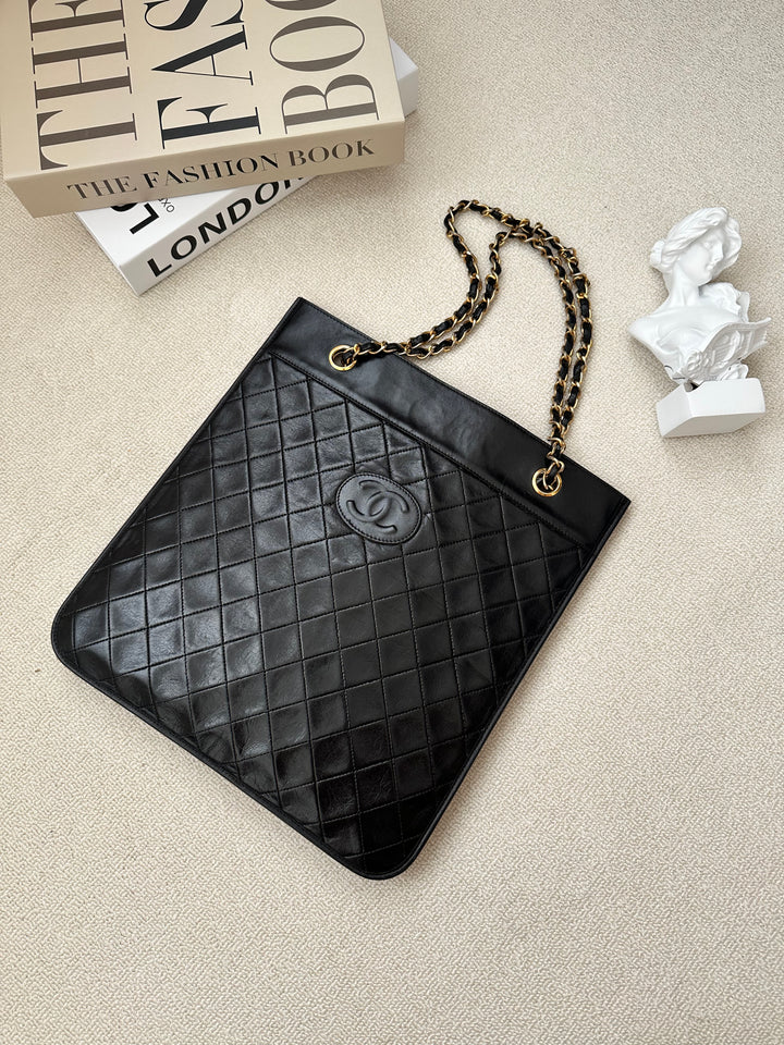 CHANEL Vintage Chain Tote Bag（Black Lambskin × Gold Hardware）｜Effortless Elegance 🖤✨