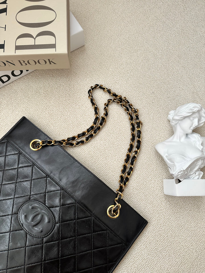 CHANEL Vintage Chain Tote Bag（Black Lambskin × Gold Hardware）｜Effortless Elegance 🖤✨