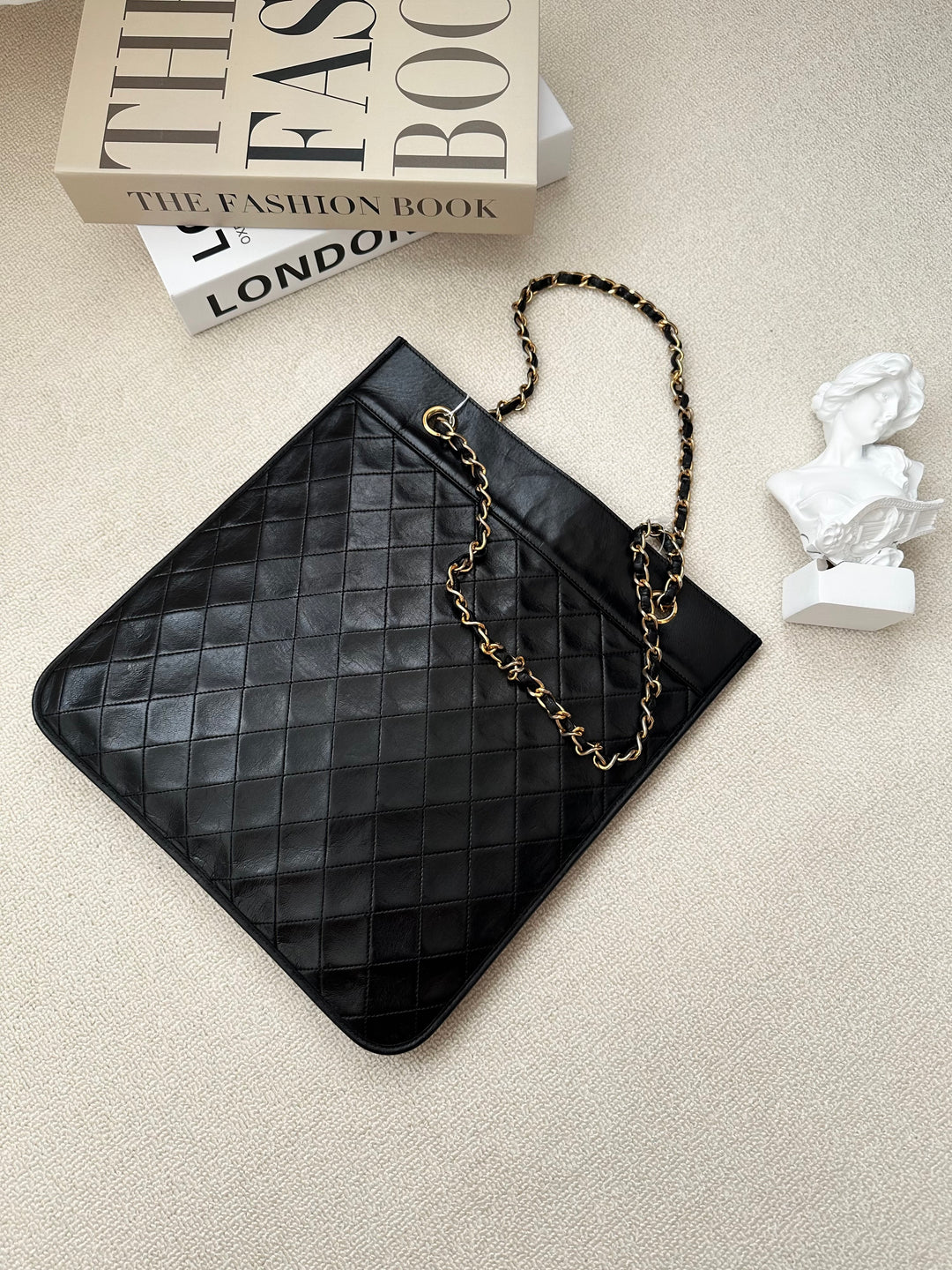 CHANEL Vintage Chain Tote Bag（Black Lambskin × Gold Hardware）｜Effortless Elegance 🖤✨