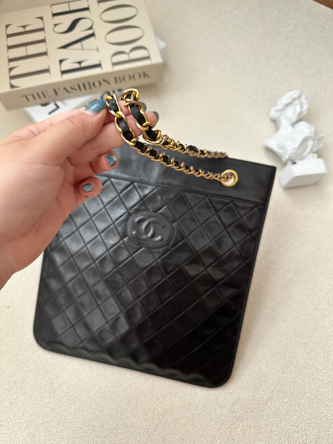 CHANEL Vintage Chain Tote Bag（Black Lambskin × Gold Hardware）｜Effortless Elegance 🖤✨
