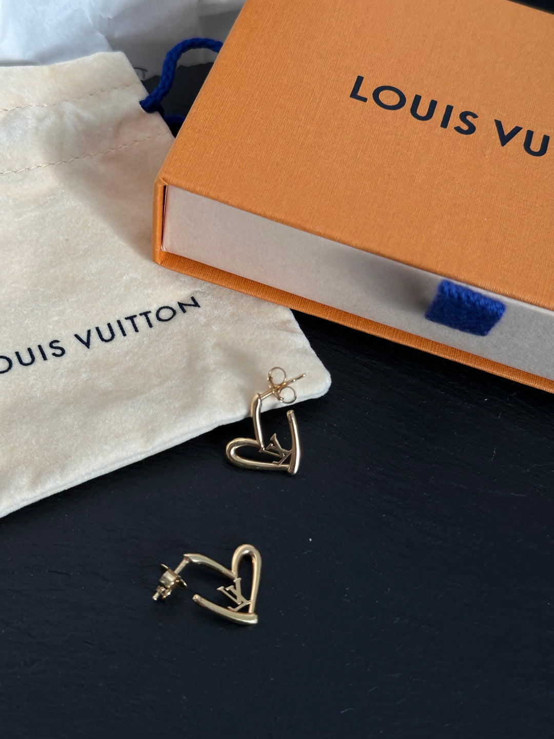 LOUIS VUITTON Heart Logo Earrings（Gold-Tone）｜Romantic Icon ✨💛 Full Set