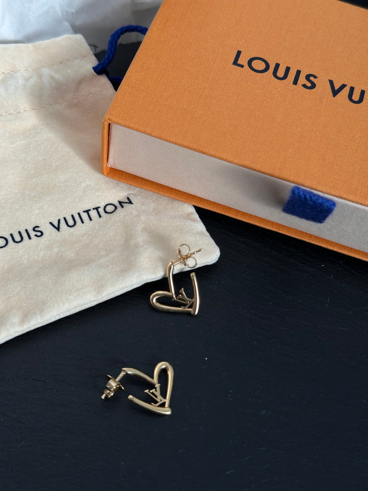 LOUIS VUITTON Heart Logo Earrings（Gold-Tone）｜Romantic Icon ✨💛 Full Set
