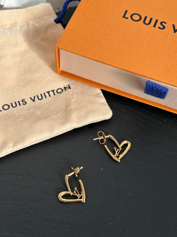 LOUIS VUITTON Heart Logo Earrings（Gold-Tone）｜Romantic Icon ✨💛 Full Set