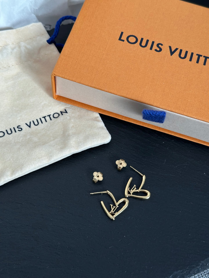 LOUIS VUITTON Heart Logo Earrings（Gold-Tone）｜Romantic Icon ✨💛 Full Set