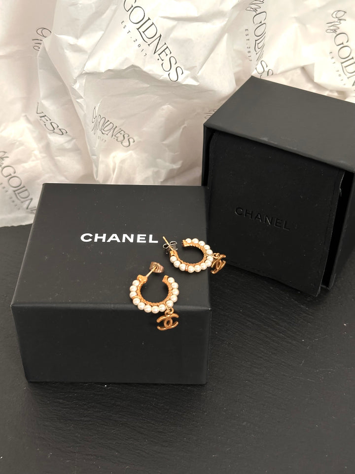 CHANEL CC Pearl Hoop Earrings（Gold-Tone）｜Classic Elegance ✨🤍 Full Set with Box