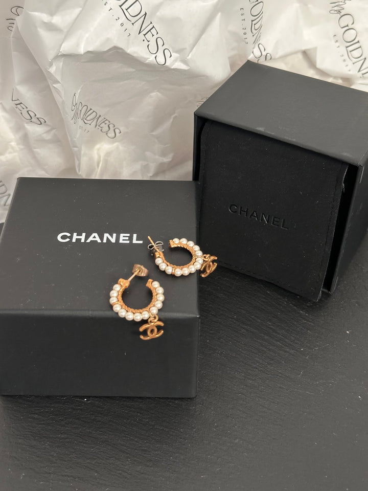 CHANEL CC Pearl Hoop Earrings（Gold-Tone）｜Classic Elegance ✨🤍 Full Set with Box