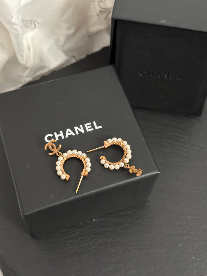 CHANEL CC Pearl Hoop Earrings（Gold-Tone）｜Classic Elegance ✨🤍 Full Set with Box
