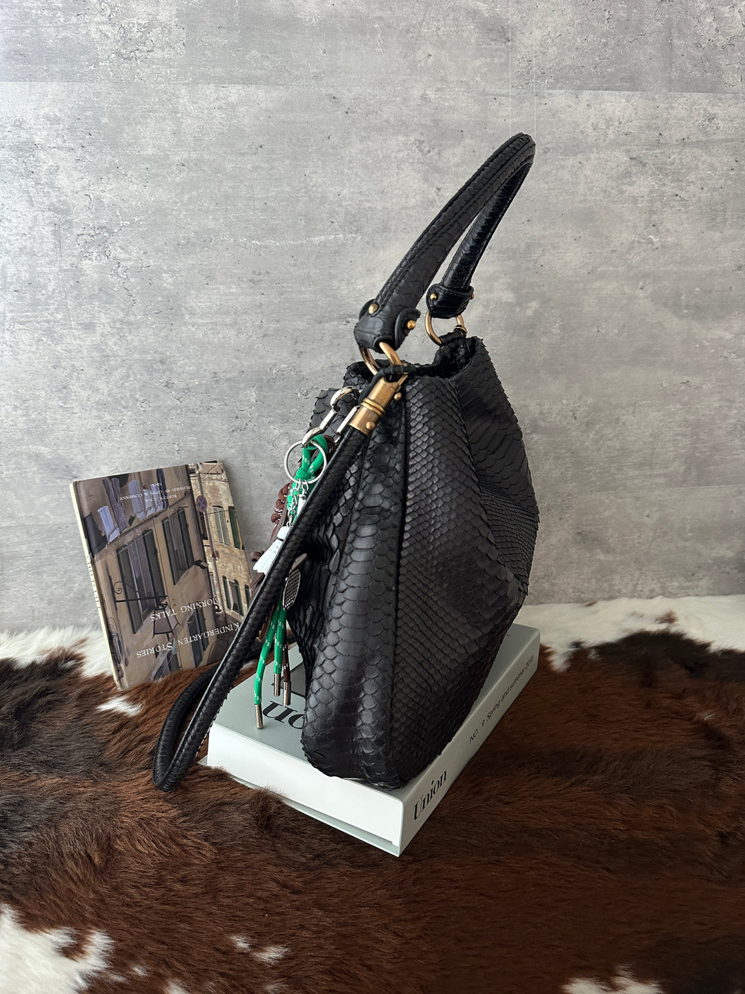 Ferragamo Python Hobo Bag 🖤｜Statement Bow Logo × Vintage Bronze Clasp × Original Strap