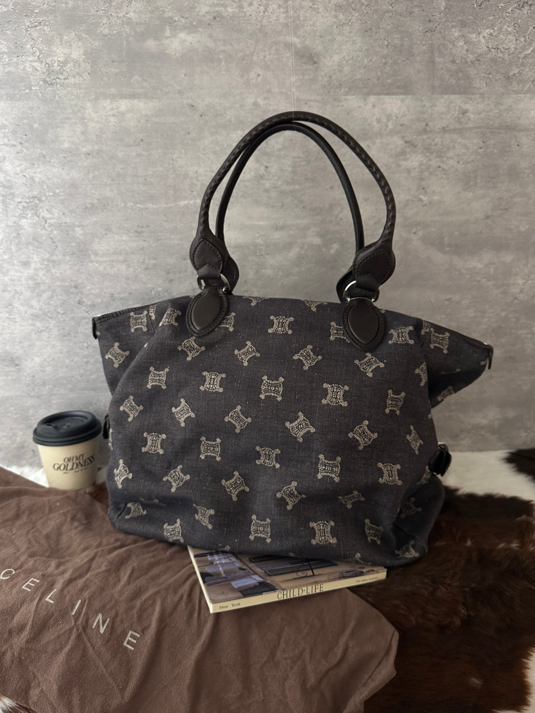 Celine Vintage Monogram Denim Tote Bag 🤎｜Oversized Silhouette × Retro Monogram × Laptop-Friendly Capacity
