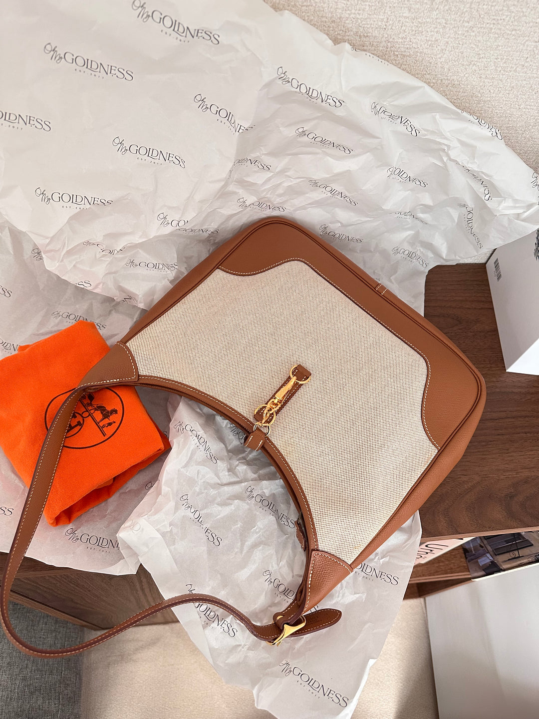 HERMÈS Trim Shoulder Bag（Gold Barenia × Canvas）｜Effortless Parisian Elegance 🤎✨