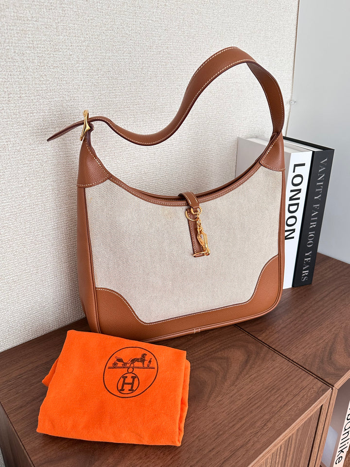 HERMÈS Trim Shoulder Bag（Gold Barenia × Canvas）｜Effortless Parisian Elegance 🤎✨