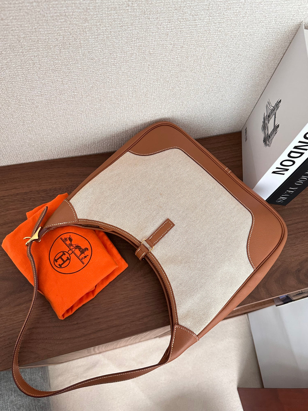 HERMÈS Trim Shoulder Bag（Gold Barenia × Canvas）｜Effortless Parisian Elegance 🤎✨